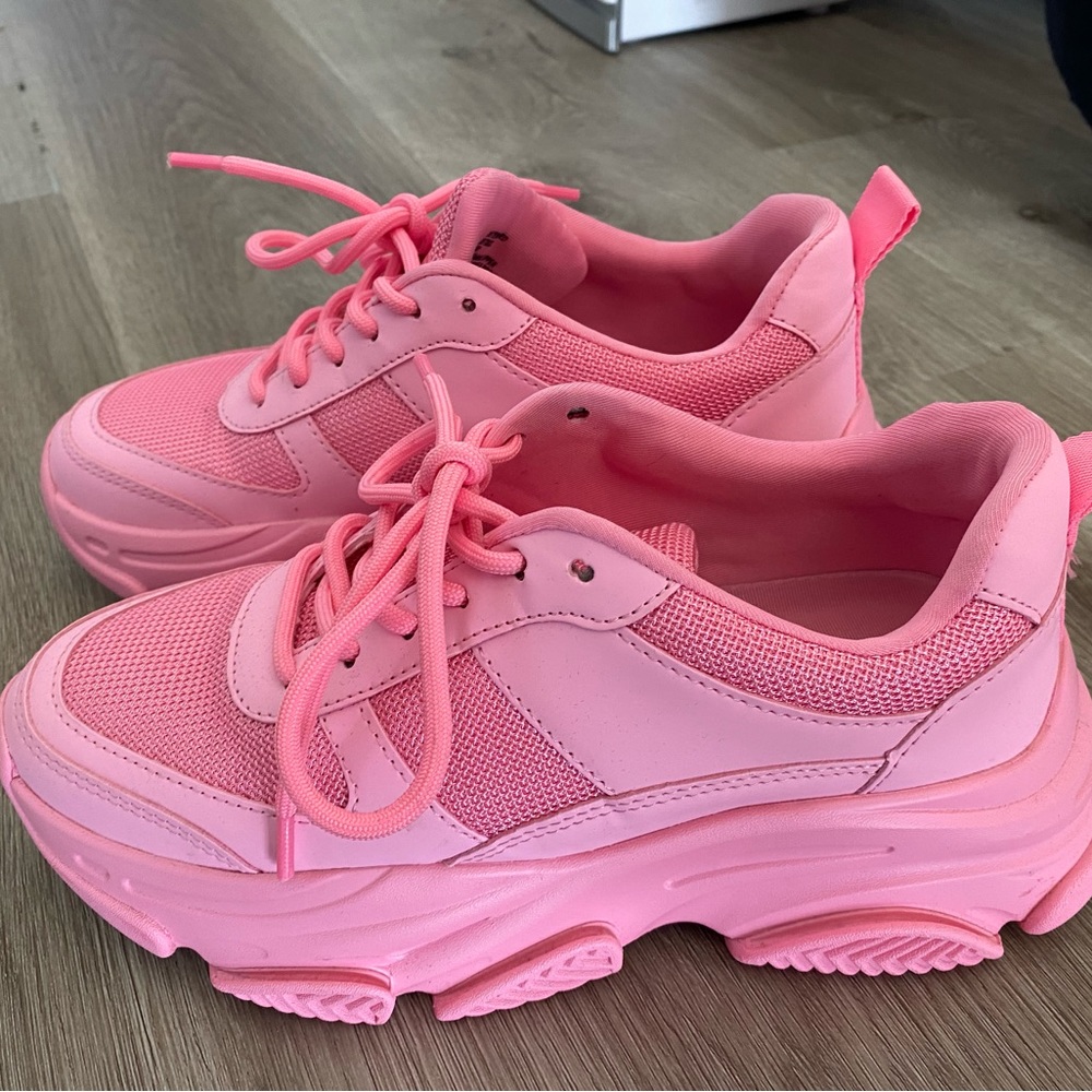 HOT PINK STEVE MADEEN SNEAKERS SIZE 7.5
